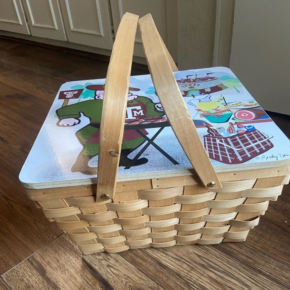 RARE Texas A&M Aggies Tailgate Picnic Basket by Becky Denny 14x14 8" Deep